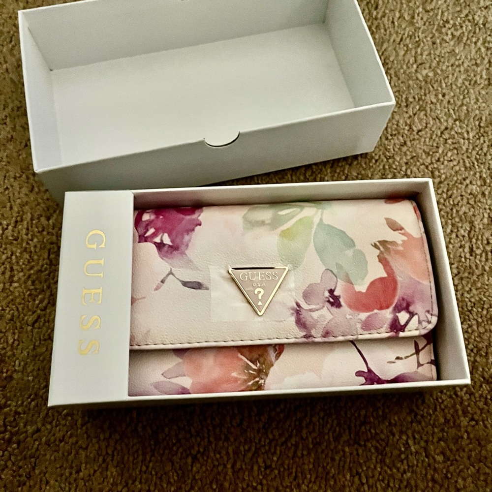 GUESS wallet